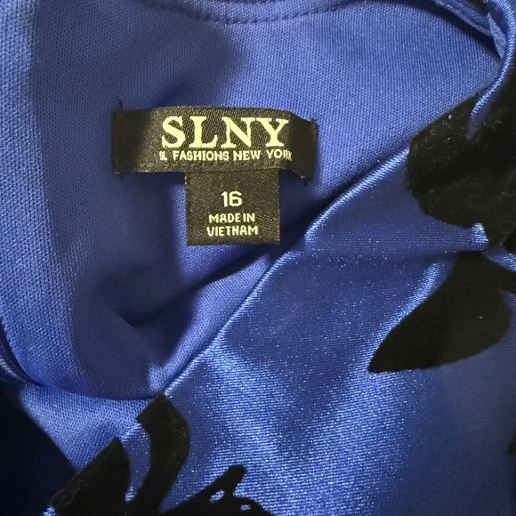 SLNY Size 16 Royal Blue Velvet Floral Maxi Gown Formal